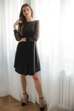 Hot Asymetryczna sukienka mini z długim rękawem - czarna Czarne|Mini