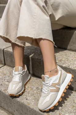 Hot Białe niskie trampki Amely - beżowo-białe Sneakersy