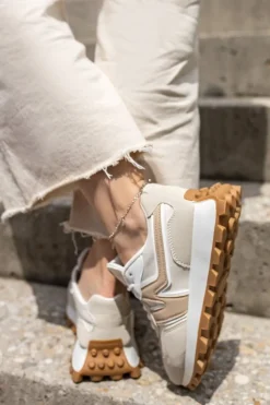 Hot Białe niskie trampki Amely - beżowo-białe Sneakersy