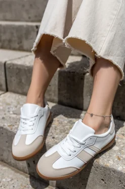 Outlet Białe niskie trampki Mewa - beżowo-białe Sneakersy