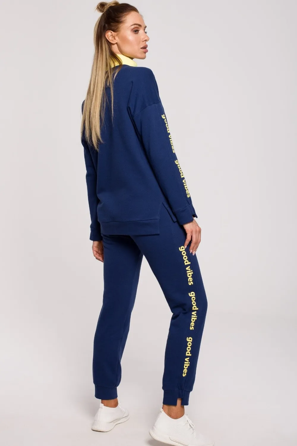Outlet Buza daka z ogo good vibe - atraentowa Odzież Casualowa|Bluzy