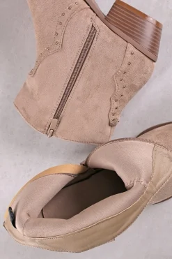 Clearance Buty do kostek na grubym obcasie Arumia - jasnobeżowe Botki