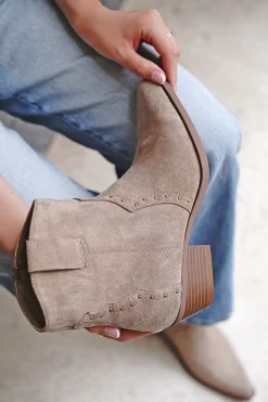 Clearance Buty do kostek na grubym obcasie Arumia - jasnobeżowe Botki
