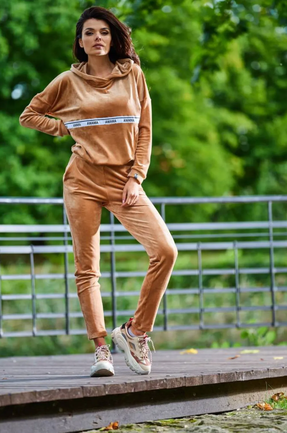Ciepła buza z weuru - beżowa Odzież Casualowa|Bluzy