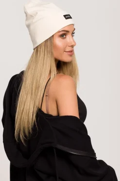 Clearance Czapka beanie unisex z naszywką good vibes - śmietankowa Akcesoria|Dobry Skład