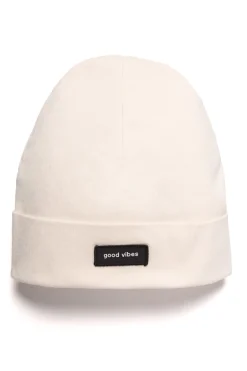 Clearance Czapka beanie unisex z naszywką good vibes - śmietankowa Akcesoria|Dobry Skład