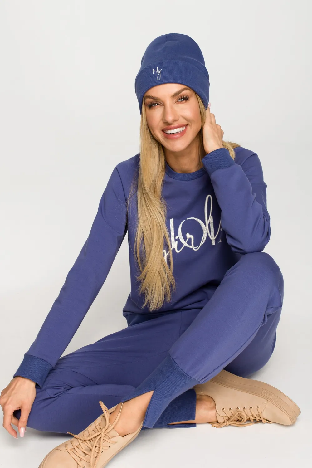 Czapka beanie z haftem - indygo Akcesoria|Dobry Skład