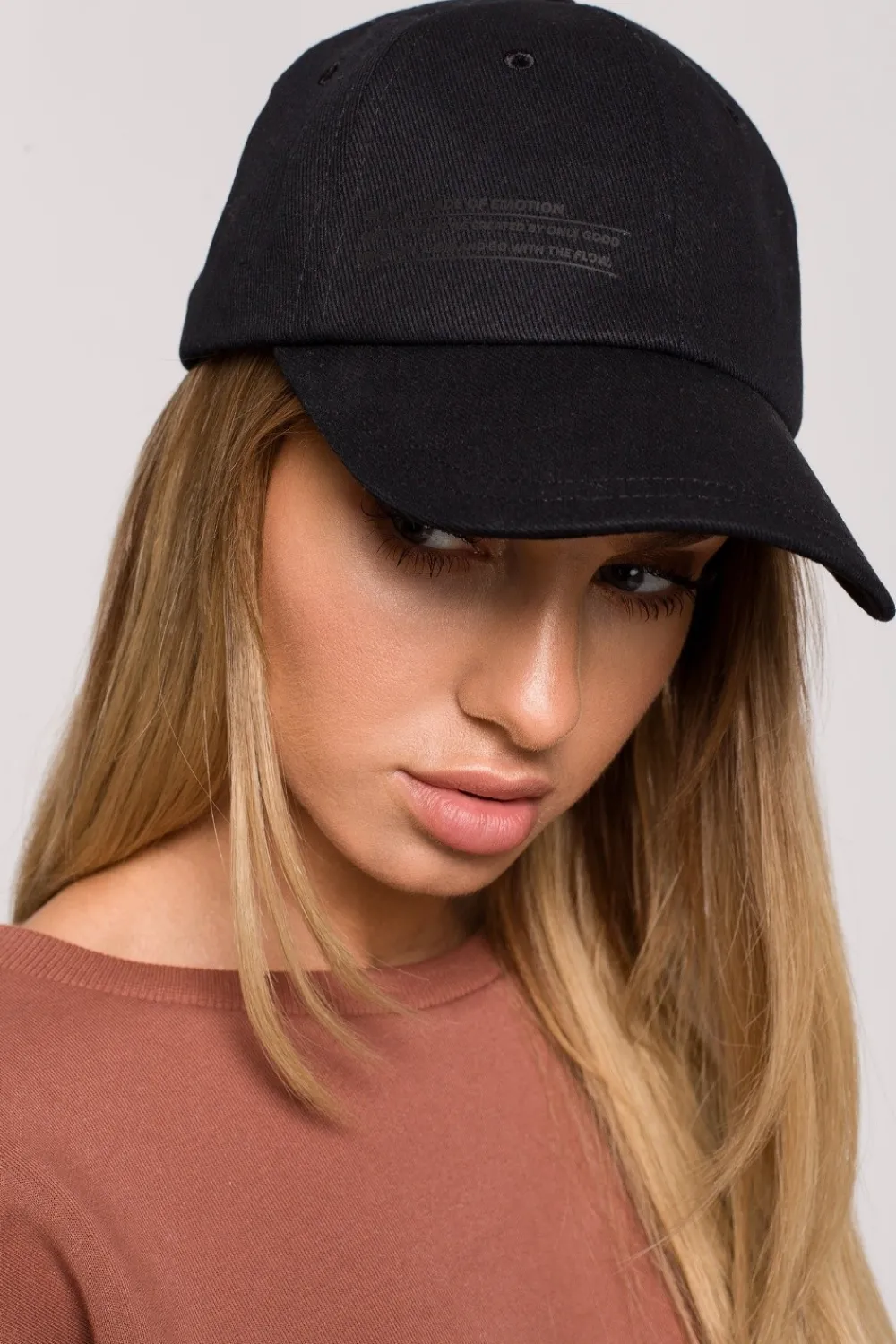 Hot Czapka unisex z daszkiem i nadrukiem - czarna Akcesoria