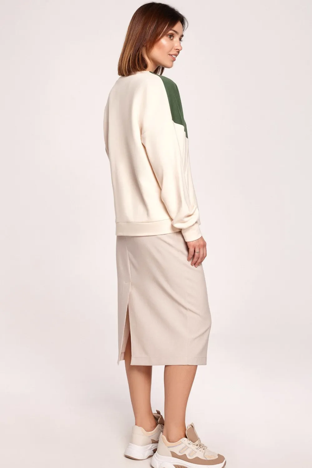 Outlet Dwukolorowa bluza o luźnym kroju - model 1 Bluzy