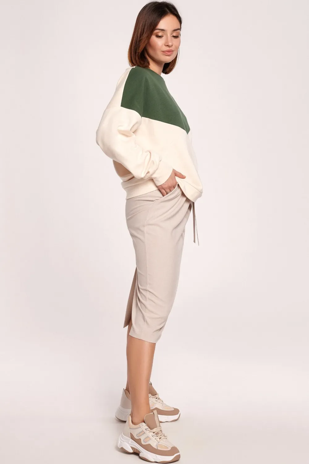 Outlet Dwukolorowa bluza o luźnym kroju - model 1 Bluzy