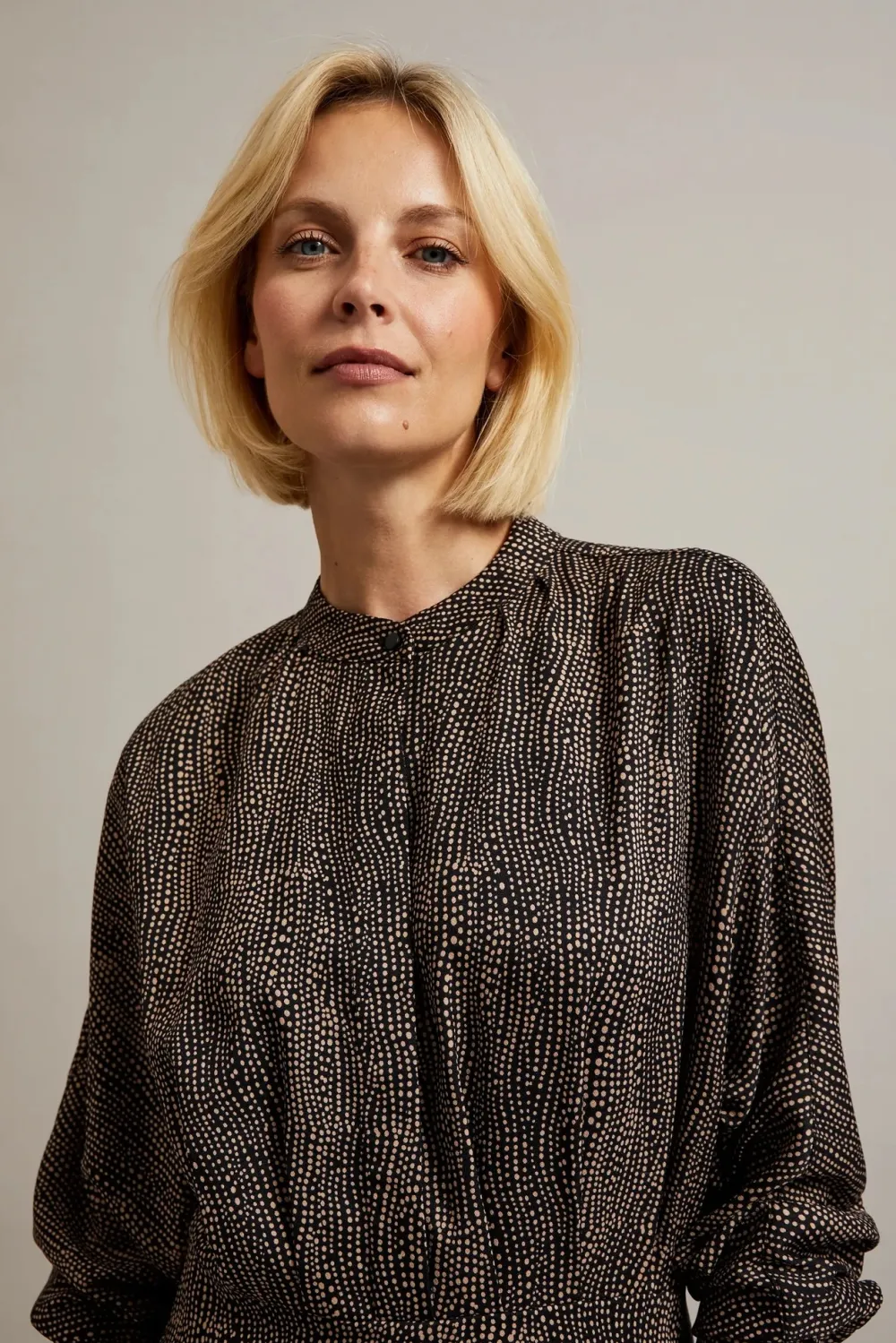 Clearance Elegancka sukienka midi w drobne kropki - czarna Sukienki