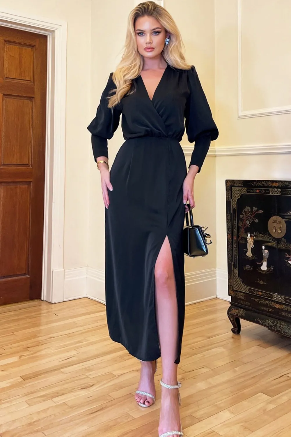 Online Elegancka sukienka z rozcięciem na nogę - czarna Sukienki Wieczorowe|Sukienki