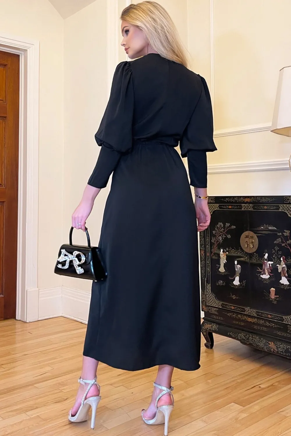 Online Elegancka sukienka z rozcięciem na nogę - czarna Sukienki Wieczorowe|Sukienki