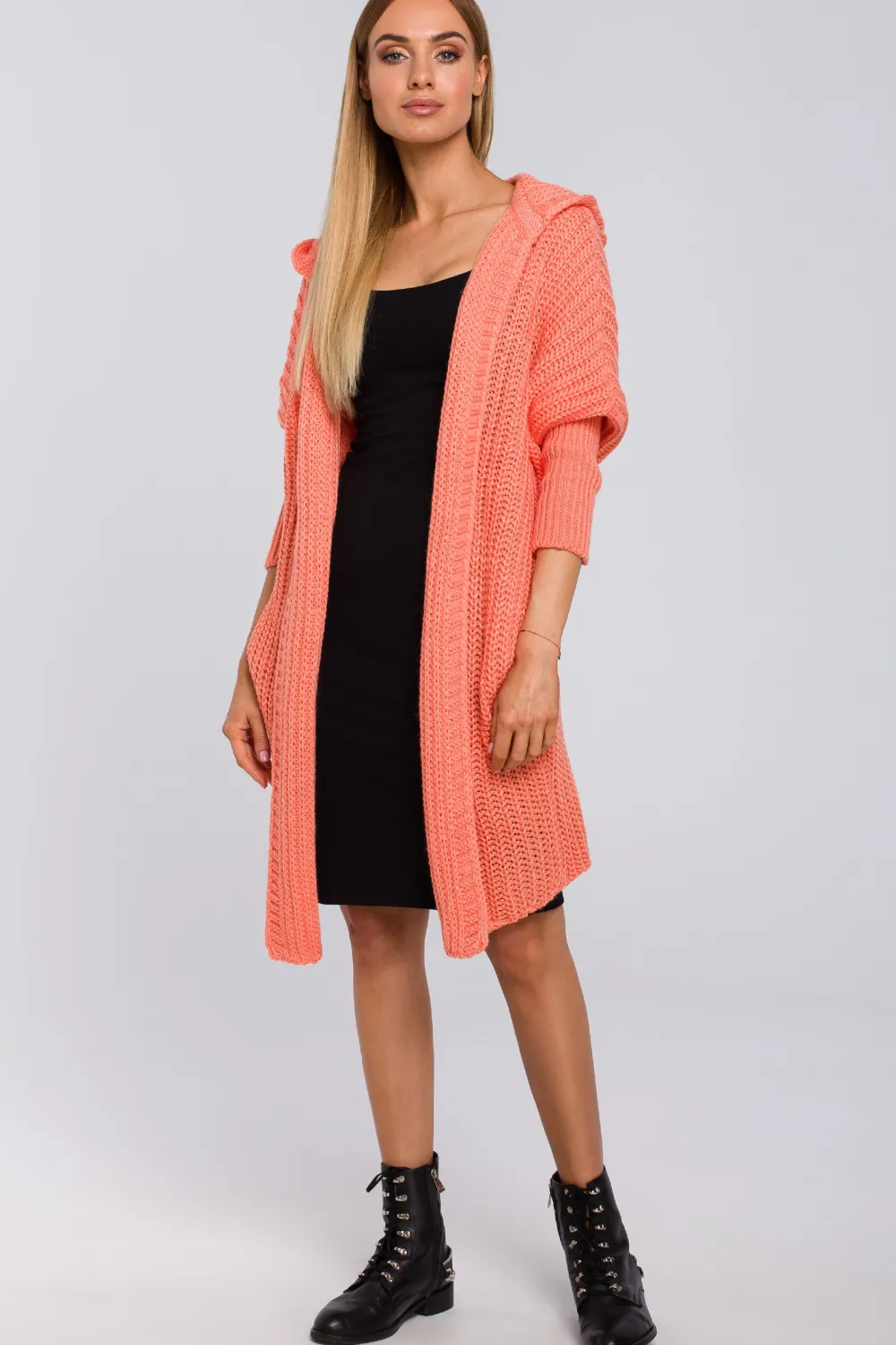 Outlet Kardigan oversize z kapturem - brzoskwiniowy Swetry