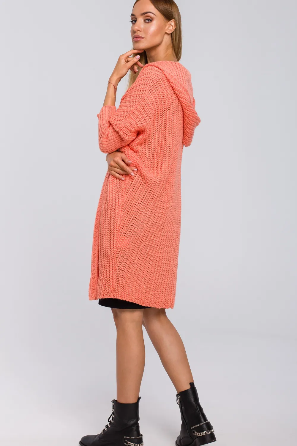 Outlet Kardigan oversize z kapturem - brzoskwiniowy Swetry