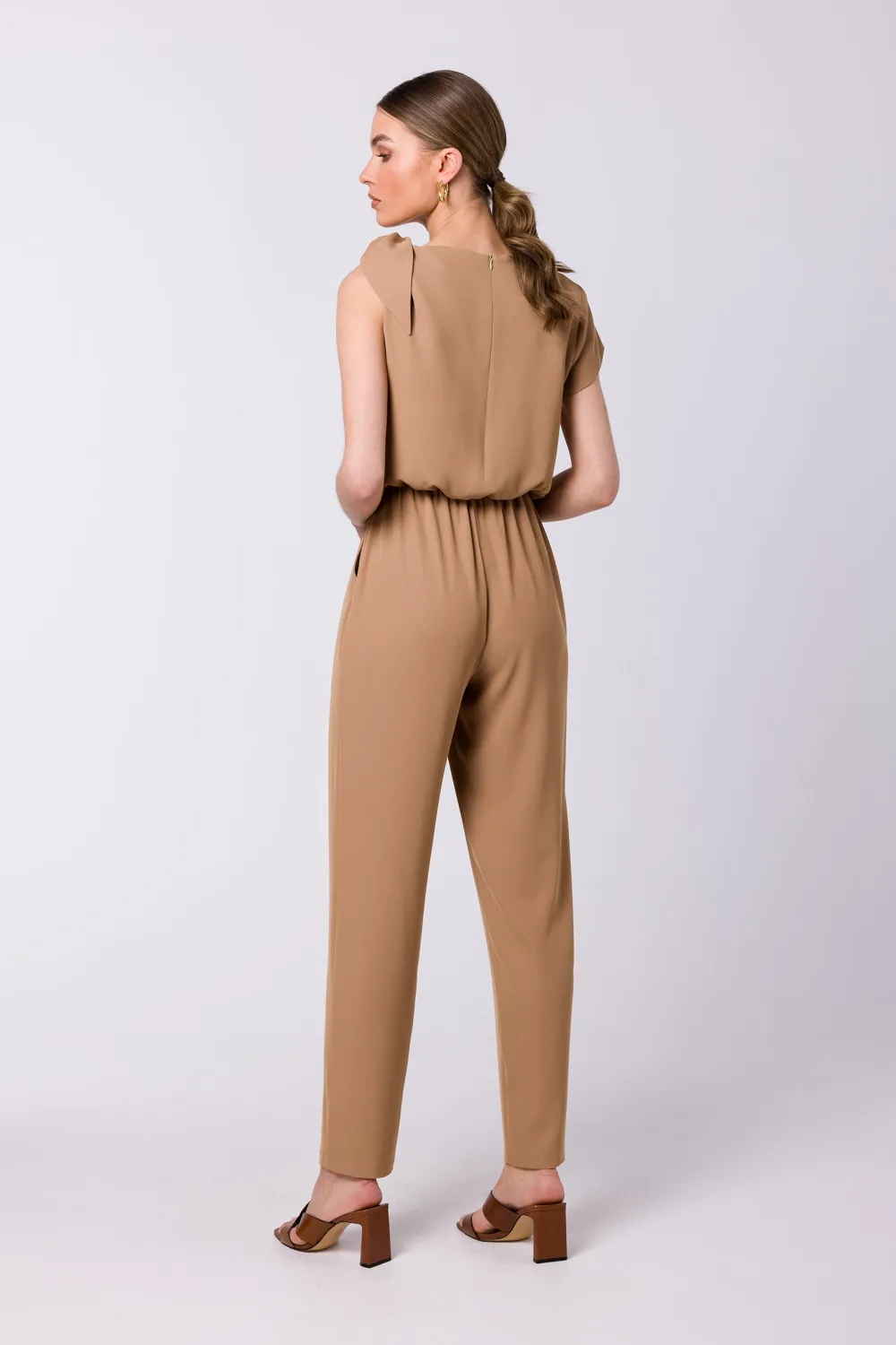 Sale Kobinezon z wiązanie na raieniu - beżowy Kombinezony|Eleganckie Kombinezony