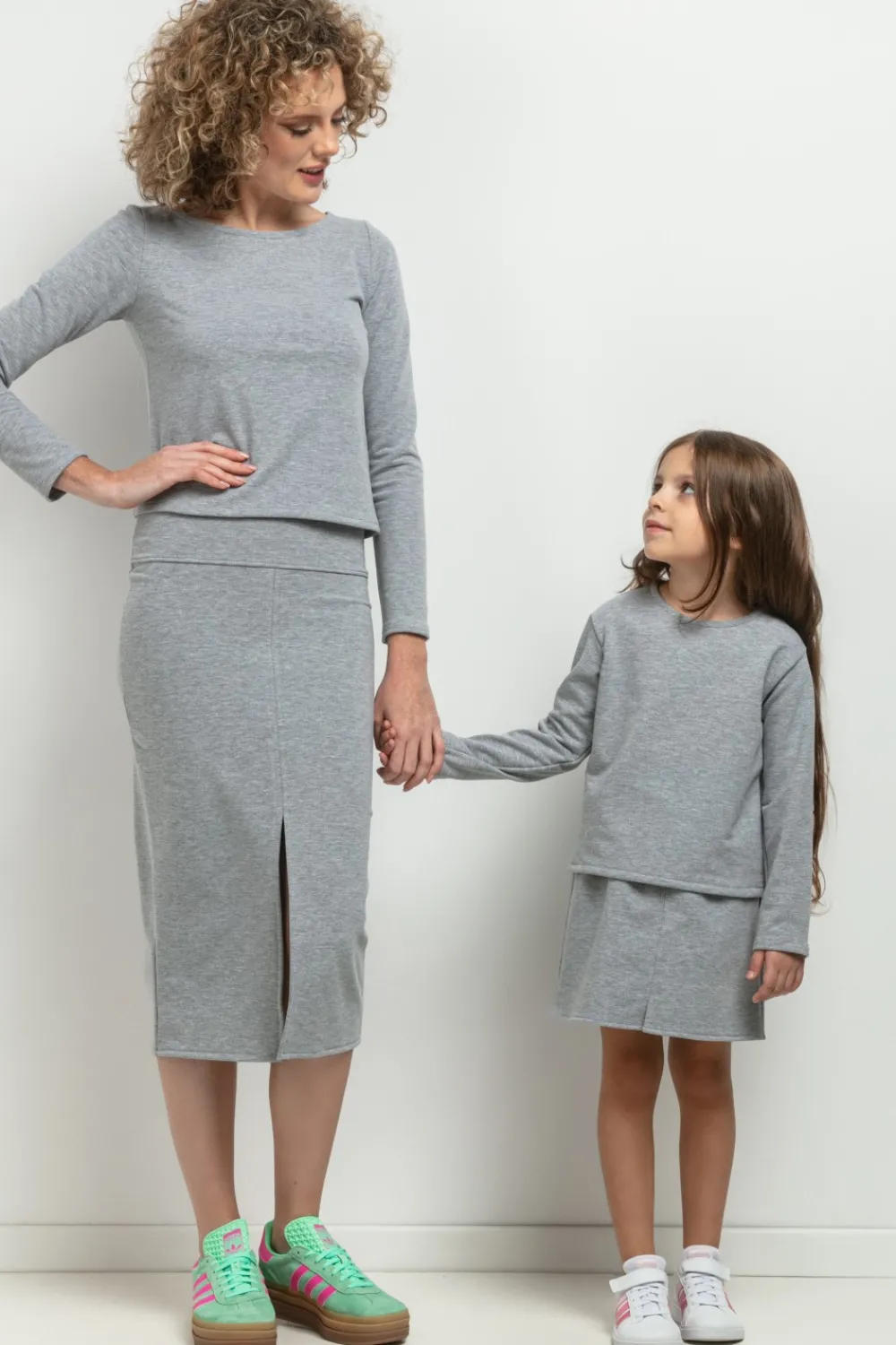 Clearance Krótka bluza dresowa dla dziewczynki - jasnoszara Dzieci Odzież Dziecięca|Dobry Skład