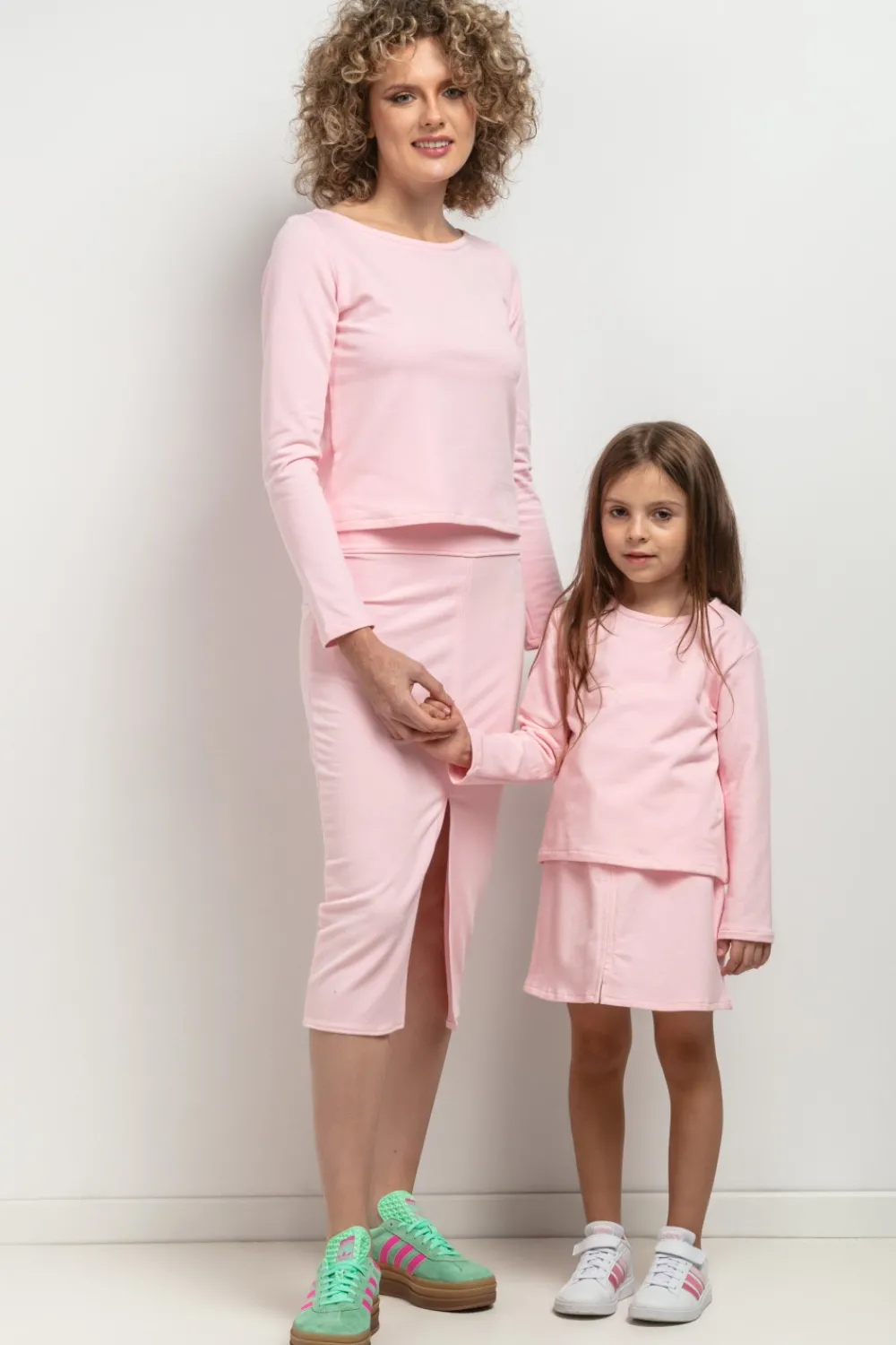 Clearance Krótka bluza dresowa dla dziewczynki - jasnoróżowa Dzieci Odzież Dziecięca|Dobry Skład