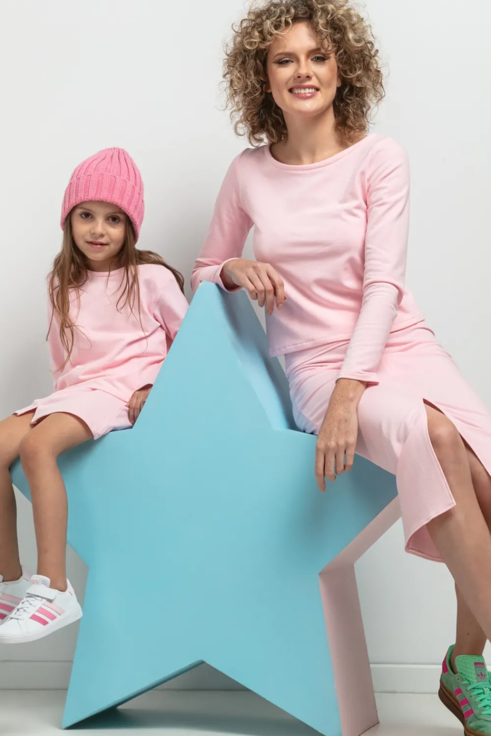 Clearance Krótka bluza dresowa dla dziewczynki - jasnoróżowa Dzieci Odzież Dziecięca|Dobry Skład