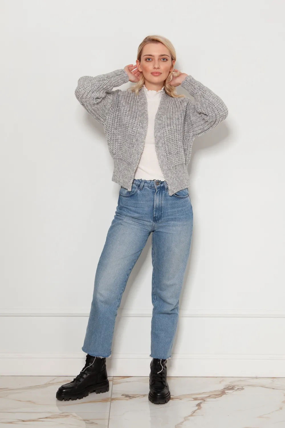 Sale Krótki sweter bez zapięcia - szary Swetry
