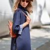Sale Luźna bluza z wysokim kołnierzem - granatowa Bluzy