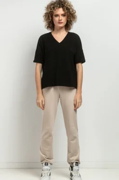 Outlet uźny t-hirt z dekote V - czarny Odzież Casualowa|Dobry Skład