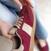 Outlet Niskie tenisówki Yusra - bordowe Sneakersy