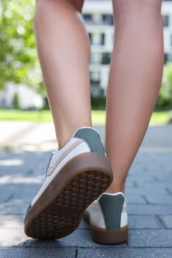 Niskie trampki Yana - beżowo-zielone Sneakersy
