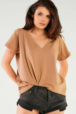 Hot Obszerny t-shirt z dekoltem V - beżowy Odzież Casualowa|Dobry Skład