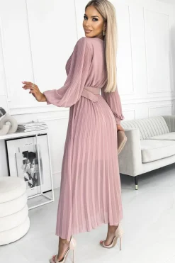 Outlet Plisowana sukienka z paskiem w talii - pudrowa Maxi|Kolory I Printy Sezonu