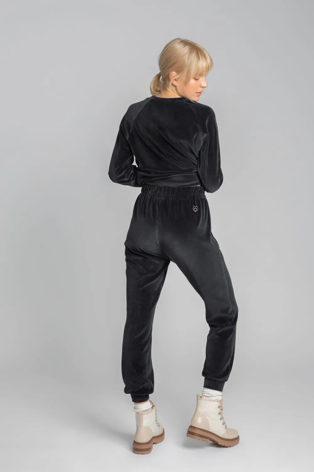 Outlet Spodnie typu jogger z weluru - grafitowe Odzież Casualowa|Spodnie