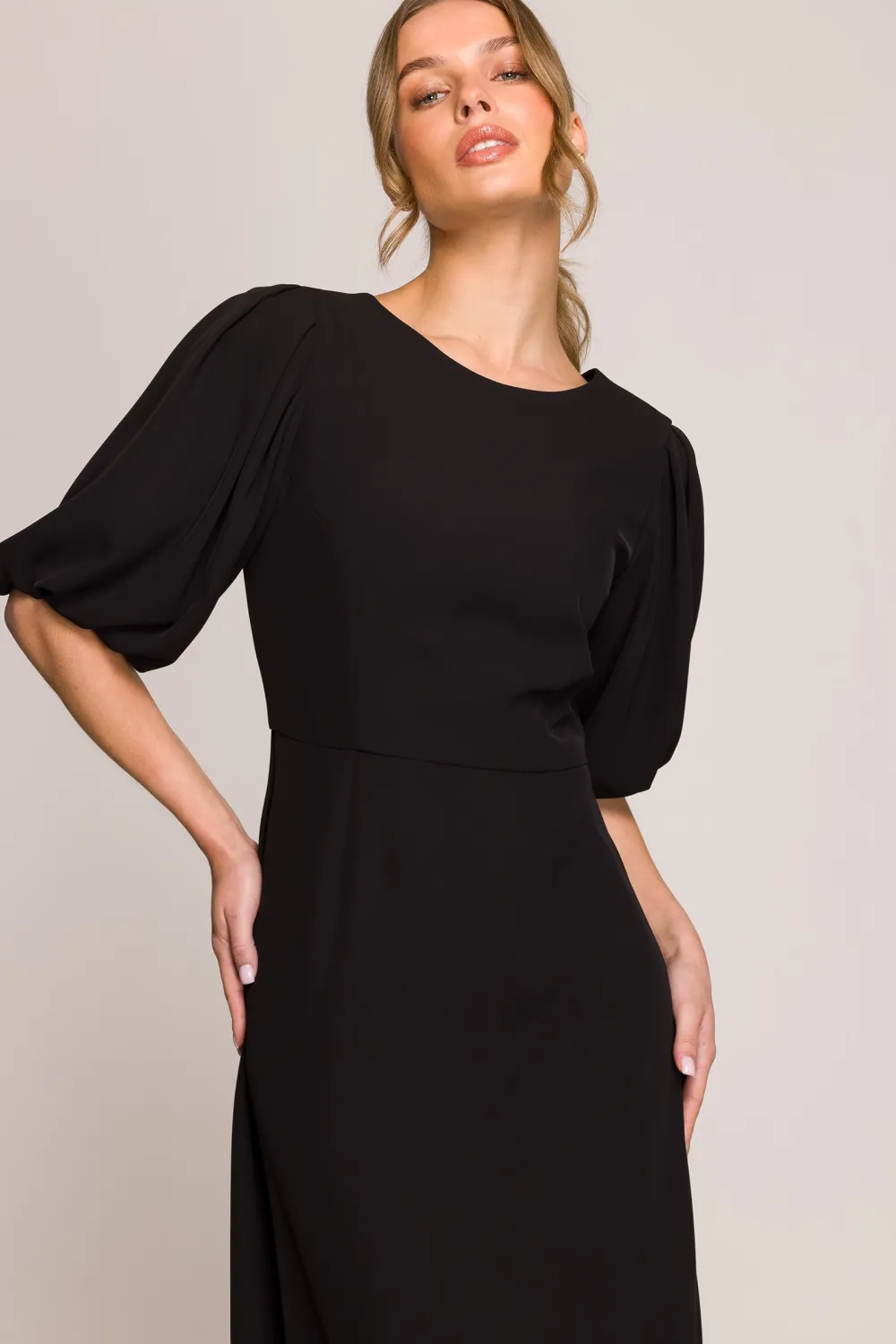 Clearance ukienka z bufiatyi rękawai - czarna Czarne|Midi