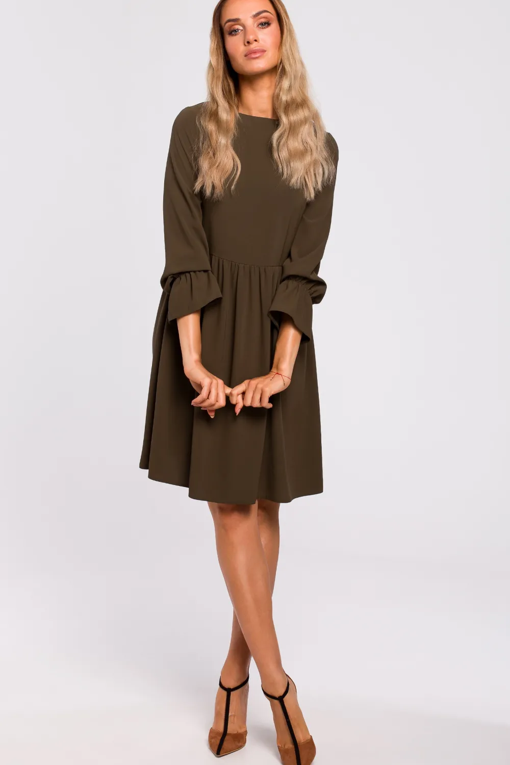 Discount Sukienka z rękawami i falbanką - khaki Sukienki