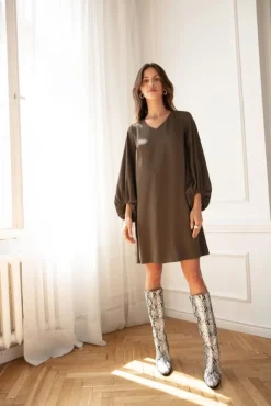 New ukienka z zerokii rękawai i dekote - khaki Sukienki Koktajlowe|Sukienki