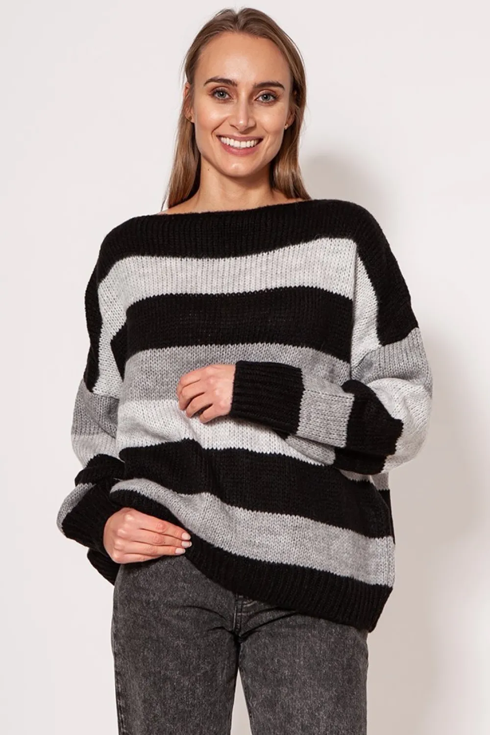 Sale Sweter oversize w paski - czarno-szary Swetry