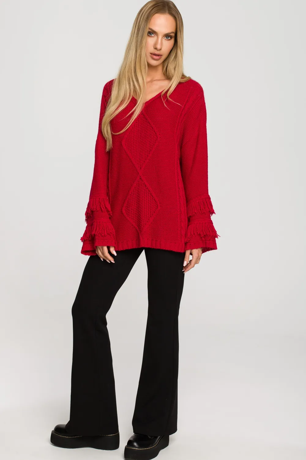 Sweter w stylu boho z frędzlami - malinowy Swetry