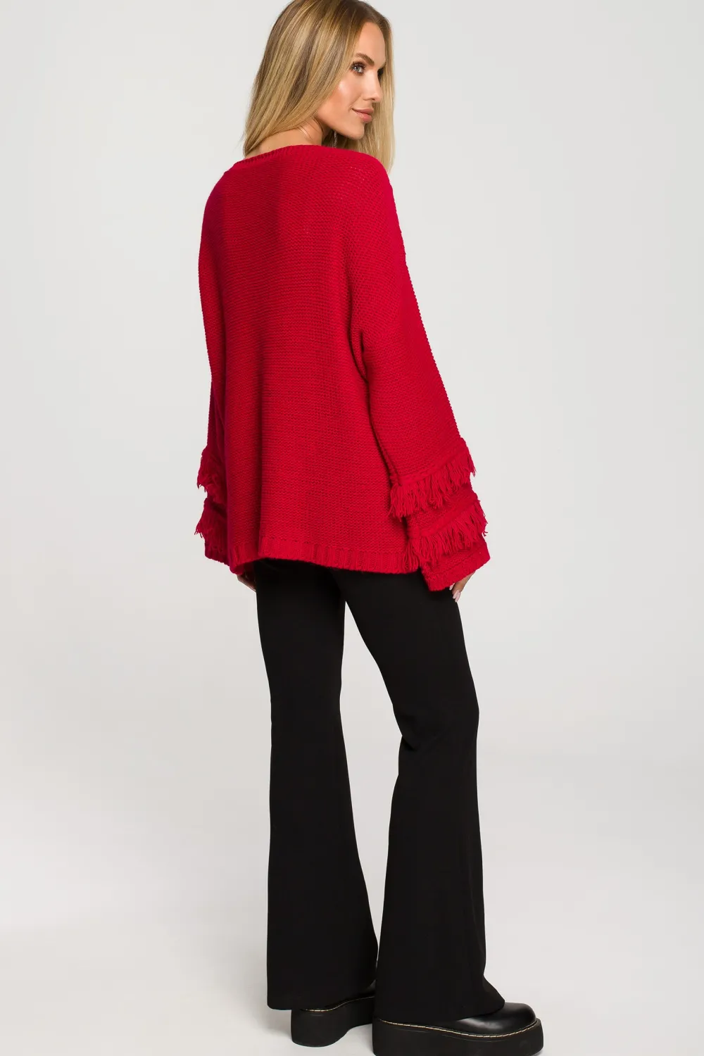 Sweter w stylu boho z frędzlami - malinowy Swetry