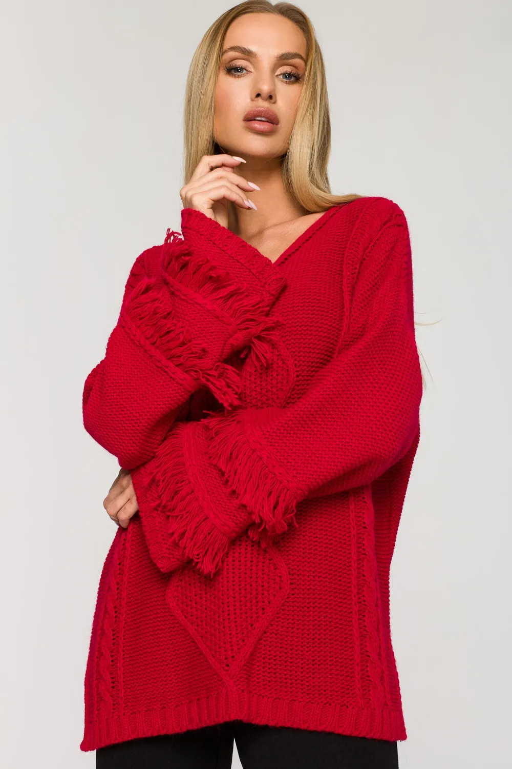 Sweter w stylu boho z frędzlami - malinowy Swetry
