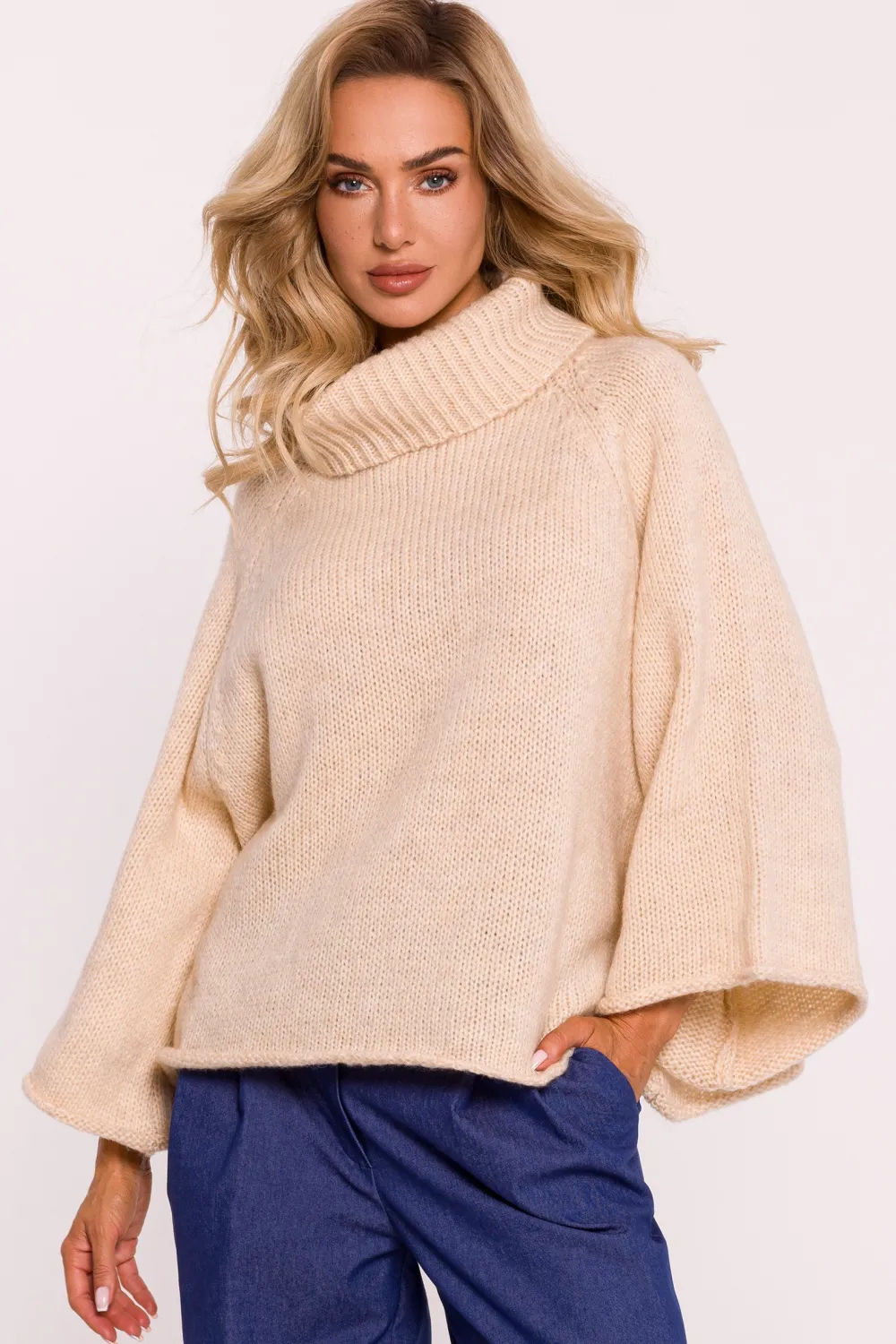 New Sweter z golfem i szerokimi rękawami – beżowy Swetry