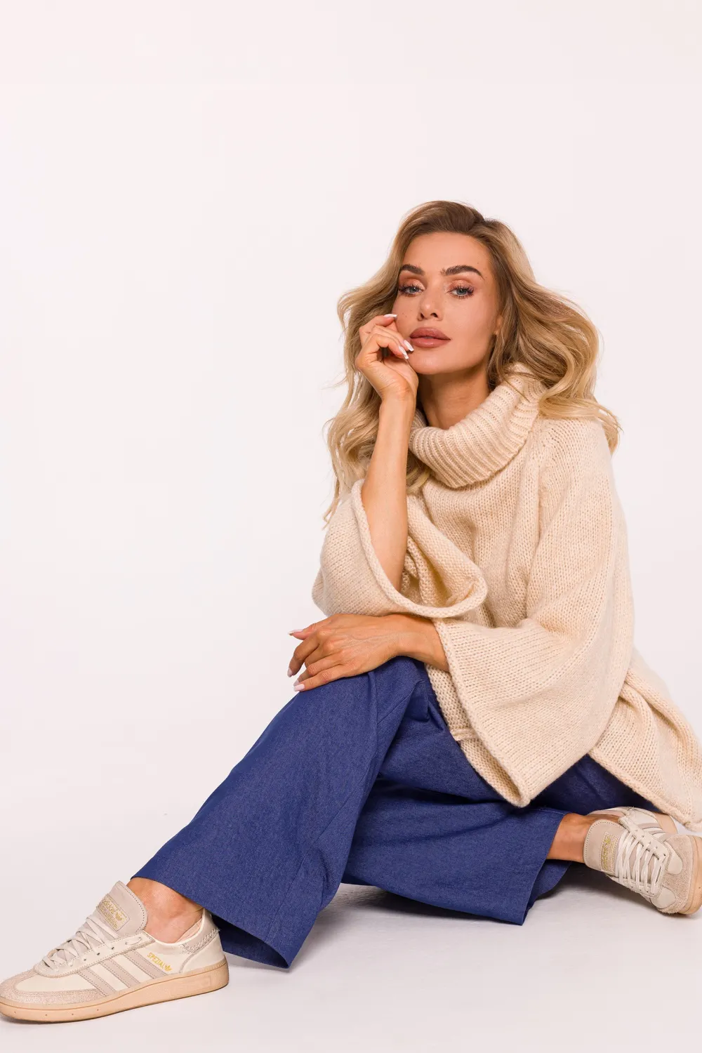 New Sweter z golfem i szerokimi rękawami – beżowy Swetry