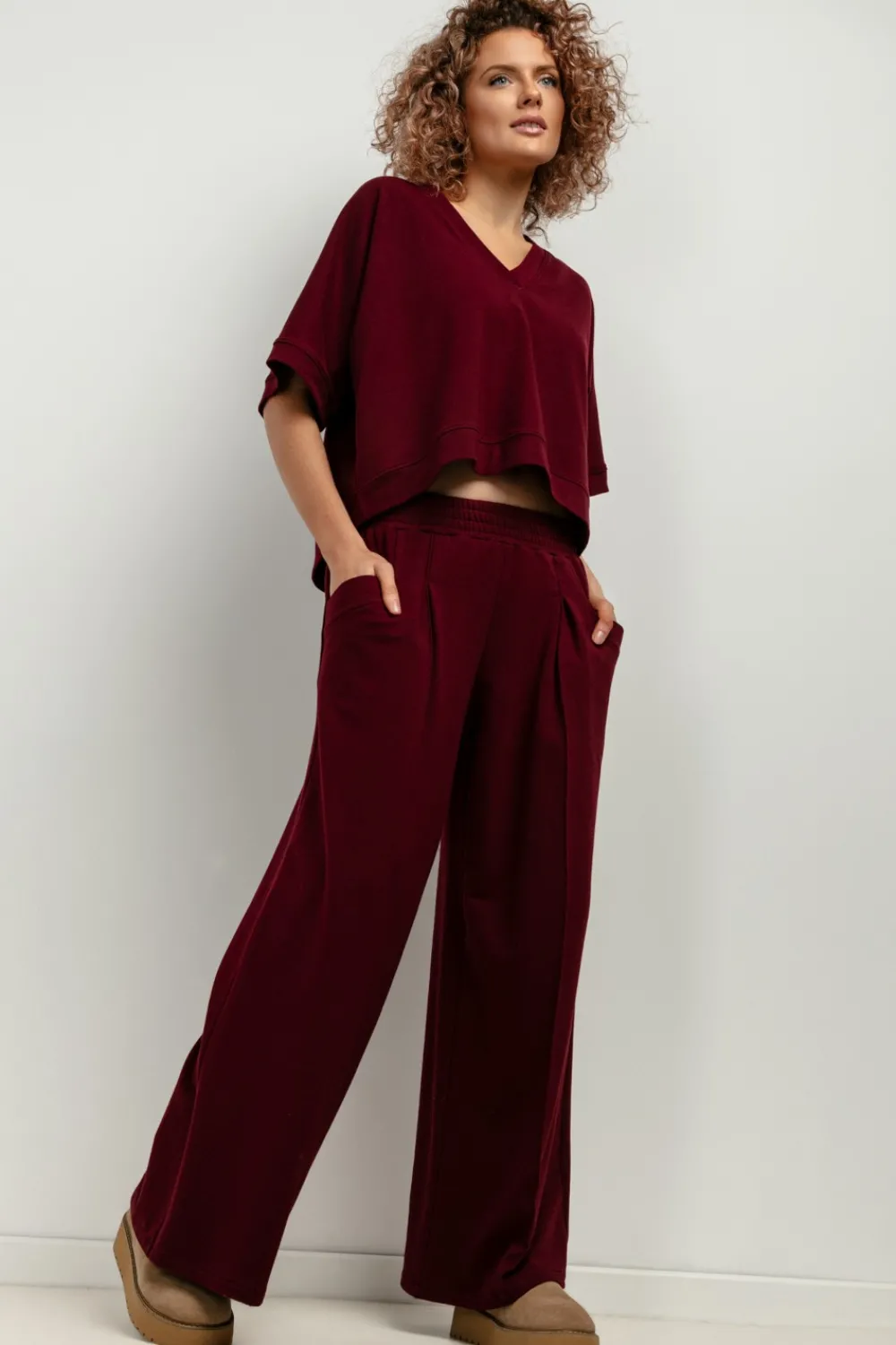 Best zeroka buza z krótki rękawe i dekote V - bordowa Bluzy|Bluzki