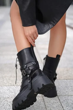 Clearance Sznurowane buty na platformie Nikki - czarne Botki