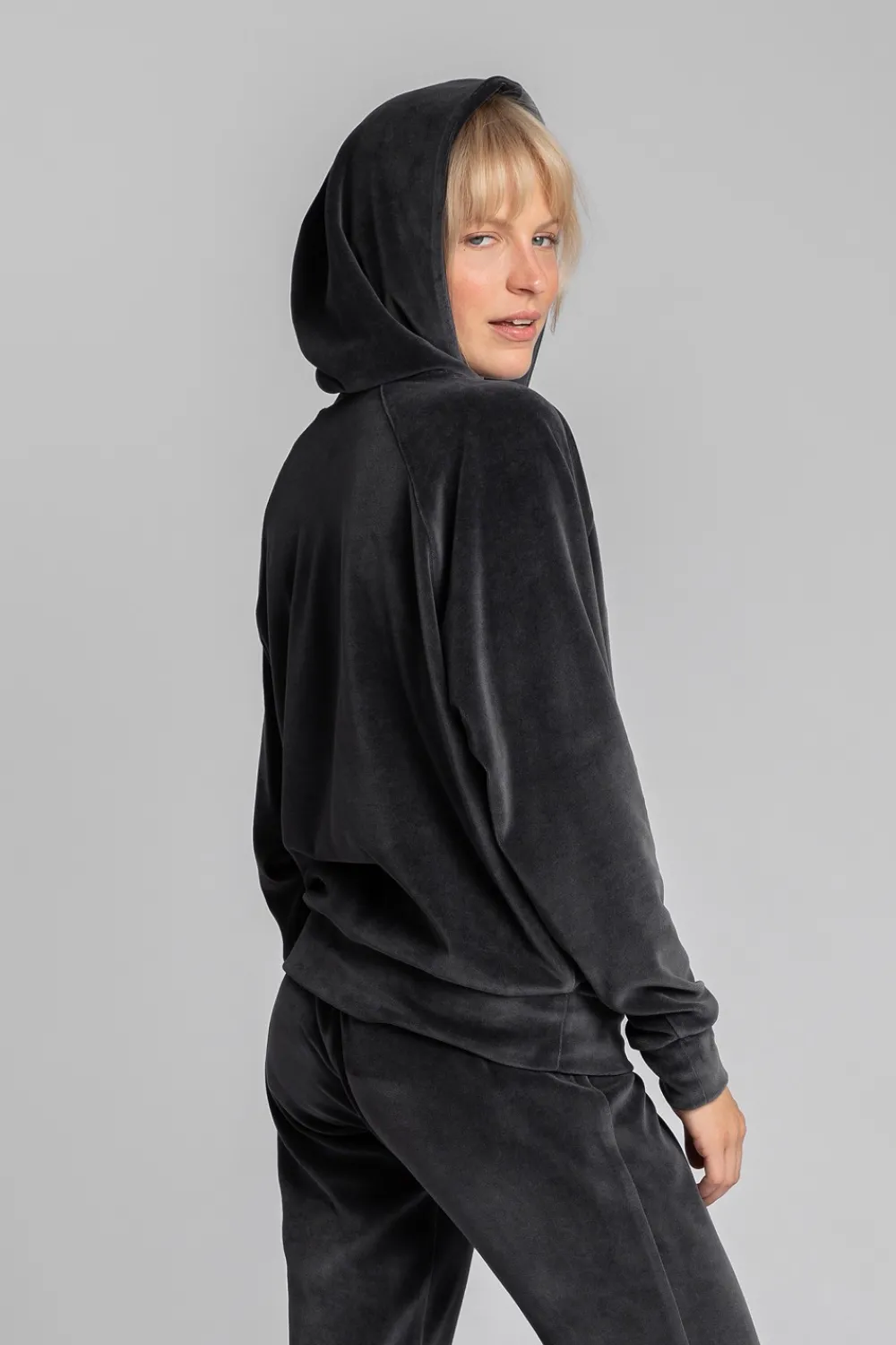 Outlet Weurowa buza z nietoperzowyi rękawai - grafitowa Odzież Casualowa|Bluzy