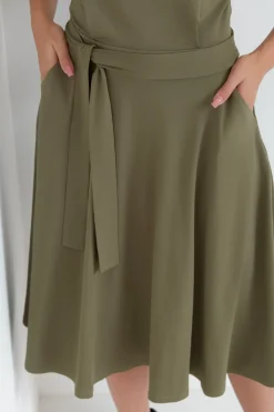 Discount Wikozowa ukienka rozkozowana z pakie – khaki Sukienki