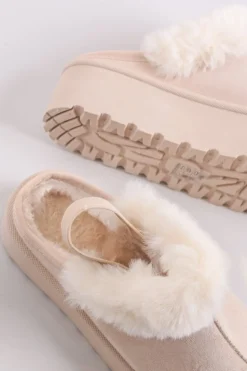 Discount Zamszowe kapcie z futerkiem Lilou - jasnobeżowe Klapki